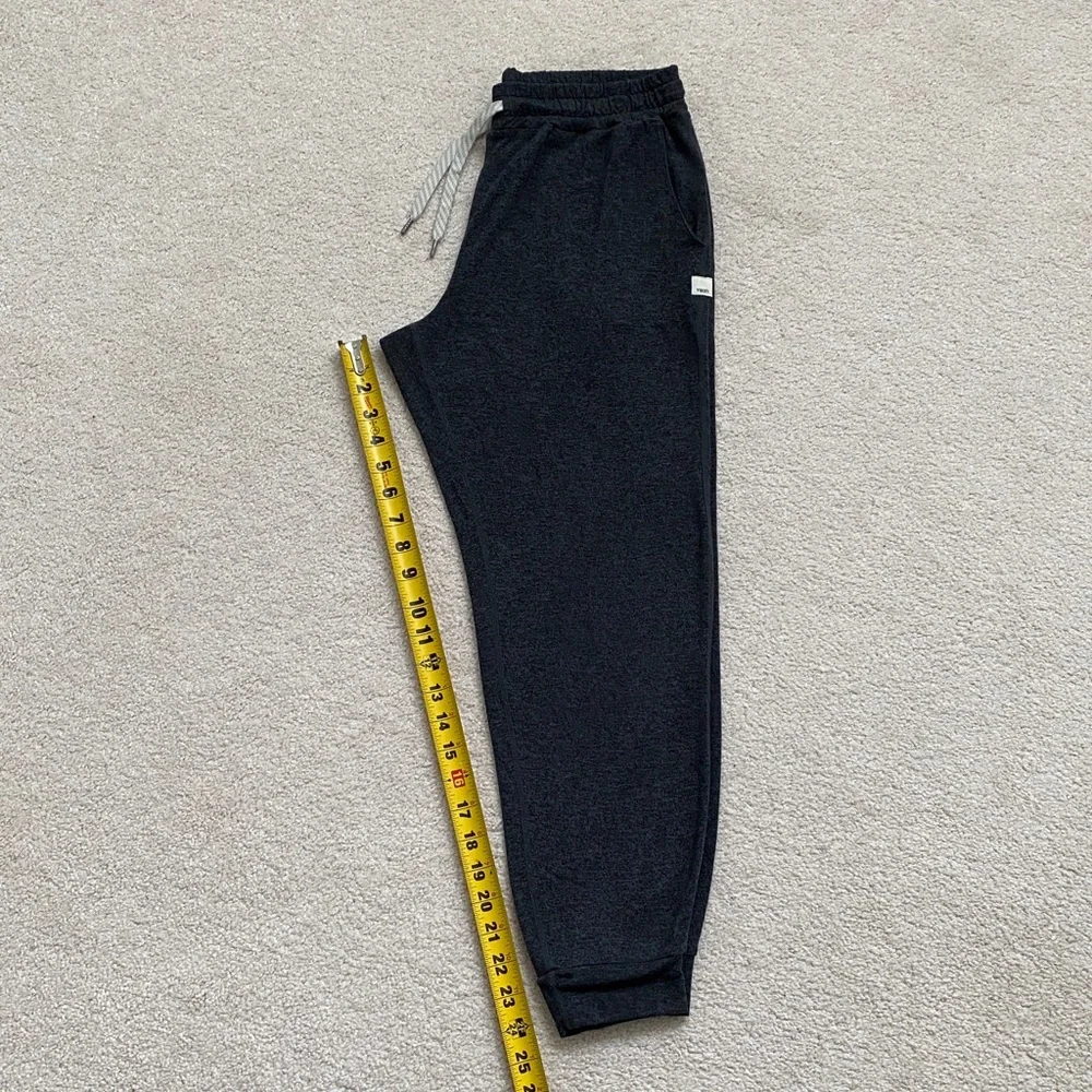 Vuori Women’s Dark Gray Jogger Sweatpants with Contrast Drawstring - Picture 11 of 13